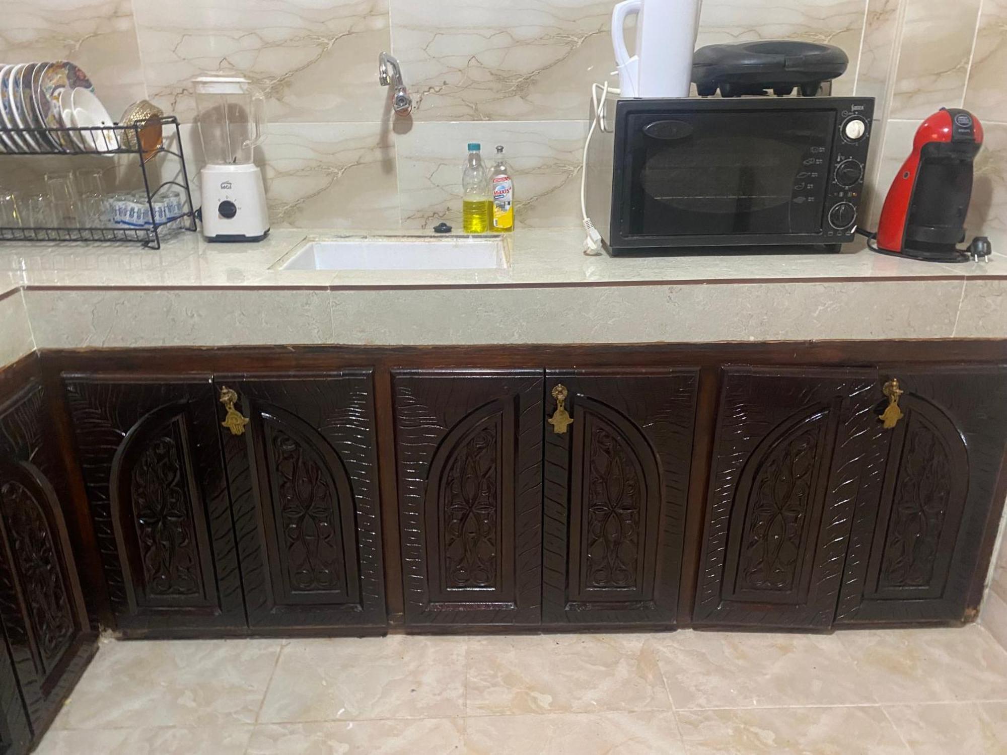 Nezha Avec Jacuzzi Et 3 Piscines Au Coeur De Hotel Marrakesh